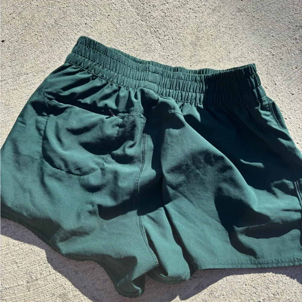 Vuori Dash Shorts size medium - Picture 6 of 6